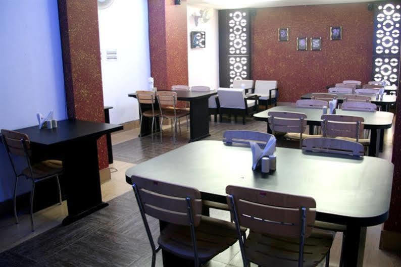 Hotel Blue Moon Gauháti Kültér fotó